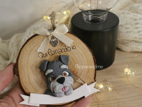 tronchetto Qui comando io con cane schnauzer modellato a mano