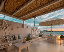 Shared outdoor lounge of Superior rooms 11 & 12