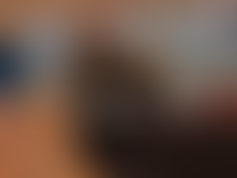 Mães do Chaverim estão ajudando na venda de livros na Hebraica