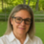 A picture of woman wearing glasses.