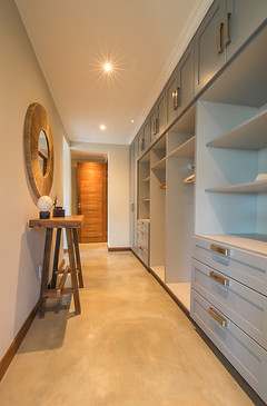 Walk-in closet closet design