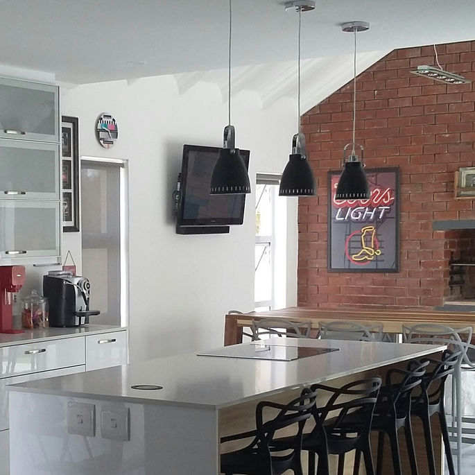 White Gloss Kitchen Island/https://www.rohlandkitchendesign.com/
www.rohlandkitchendesign.com