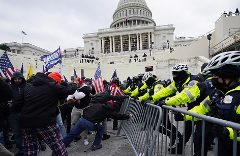 Rioters push barricade at U.S. Capitol
