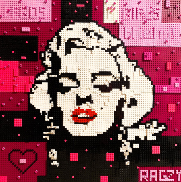 LEGO Lady Marilyn Monroe, Pink Edition