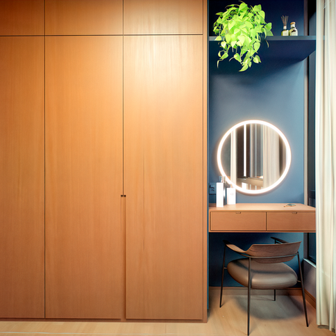 Armário em madeira com penteadeira