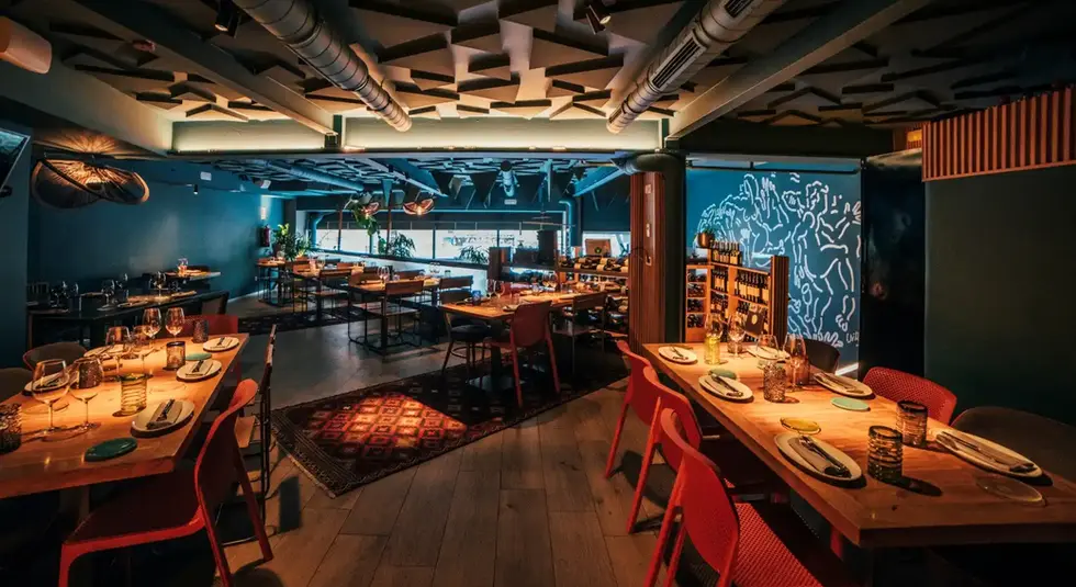 Una experiencia gastronómica a medida con sede en Madrid especializada en comida gaditana. Les ayudamos a preparar a su personal para la clientela de todo el mundo y también preparamos al propietario y al jefe de cocina para la comunicación con los periodistas en inglés.