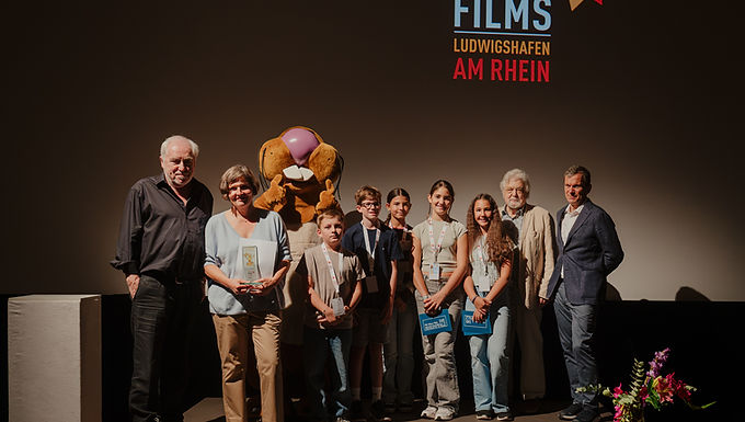 Die Kinderjury hat entschieden!
Der „Goldene Nils“ des 22. FESTIVALS DES DEUTSCHEN FILMS LUDWIGSHAFEN AM RHEIN geht an den Film „Checker Tobi – Die heimliche Herrscherin der Erde“ von Regisseurin Antonia Simm
