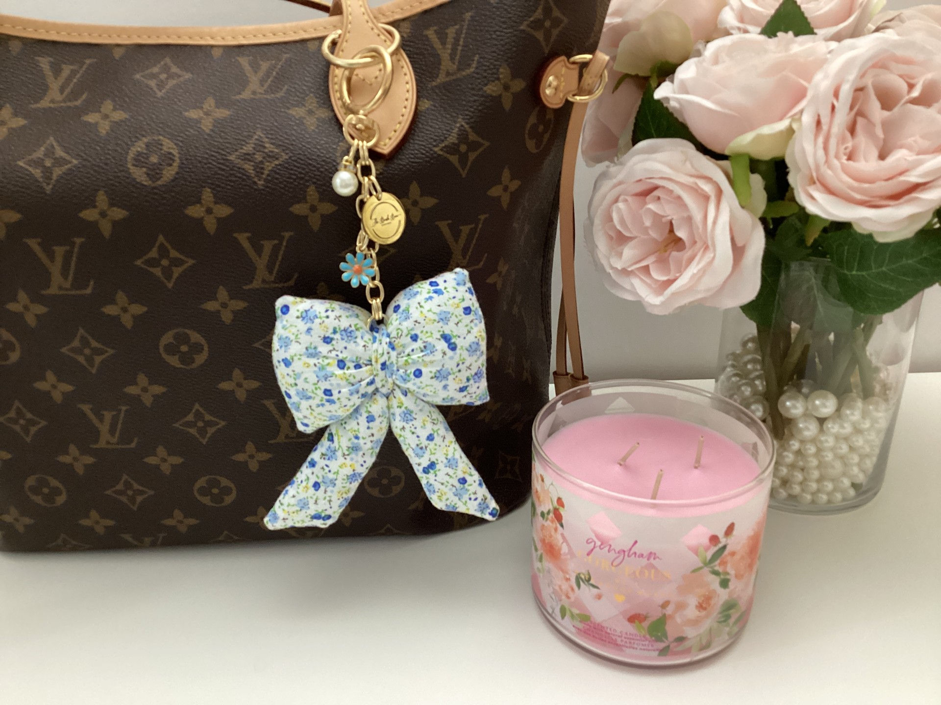 WHITE & BLUE WILD FLOWERS BAG CHARM