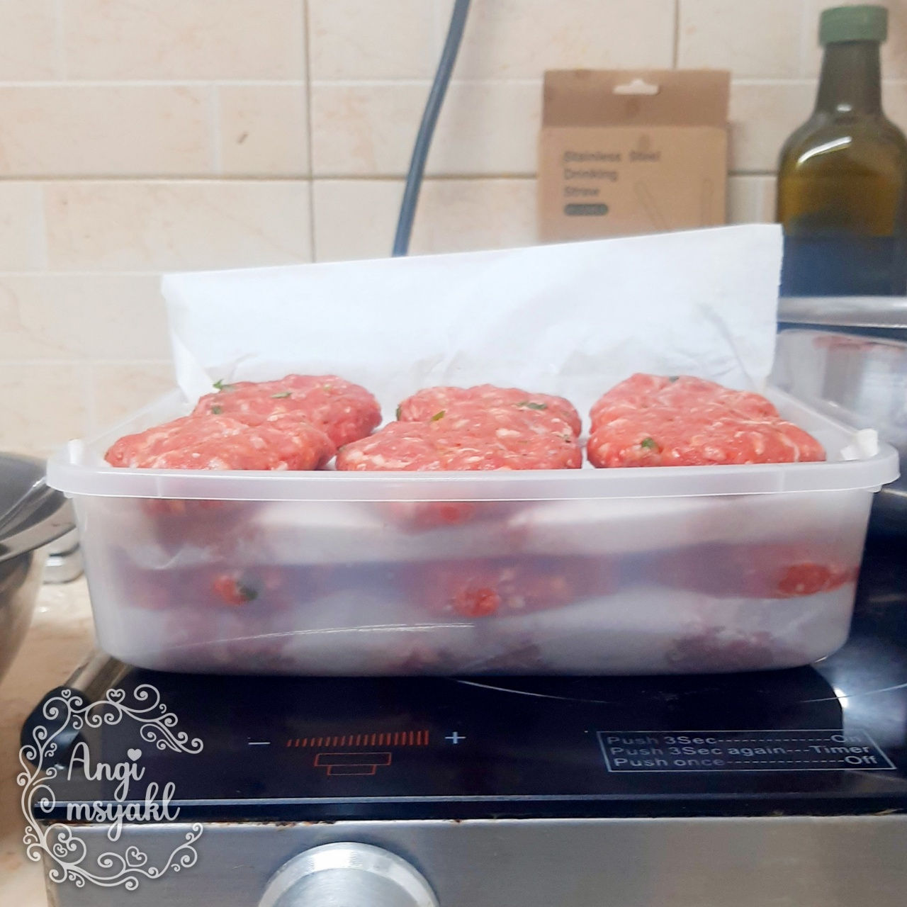 קציצות בקר מחולקות למנות להקפאה