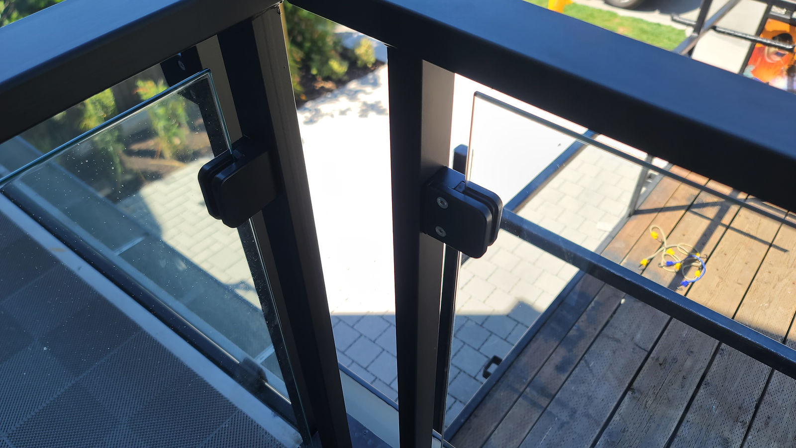 Exterior steel glass railings with tempered glass panels in Seattle, WA. — view 5