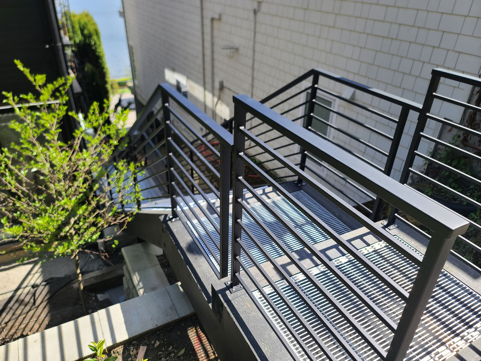 Exterior steel horizontal bar rails for staircase. — view 2