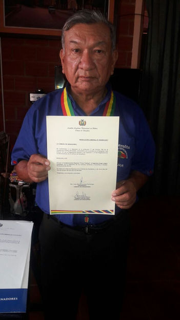 "Hugo Leigue recibió condecoración Franz Tamayo