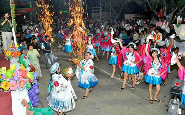 Cerca de diez mil mujeres danzan cada año