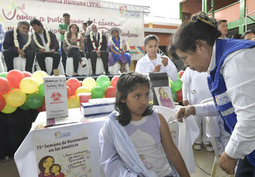 Niñas benianas son inmunizadas contra el VPH