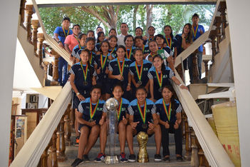 Gobernador agasajó a la selección beniana de la sub 18 de fútbol femenino