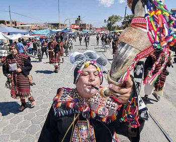 El país vive la fiesta de Urkupiña