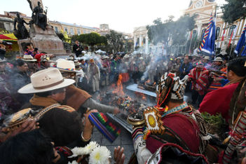 Miles se congregaron para celebrar el aniversario del Estado Plurinacional
