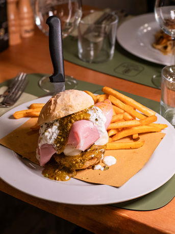 hamburger mortadella pistacchio stracciatella gluten free 100% senza glutine a Pisa e patatine fritte