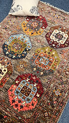 手織り草木染め絨毯