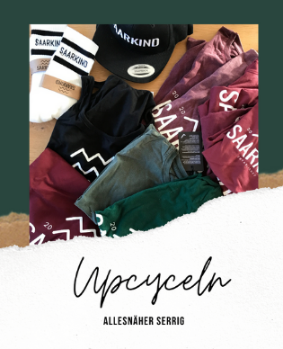 SAARKIND Bekleidung auf einem Haufen, symbolische upcycling Produkte