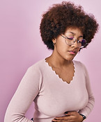 femme avec troubles digestifs