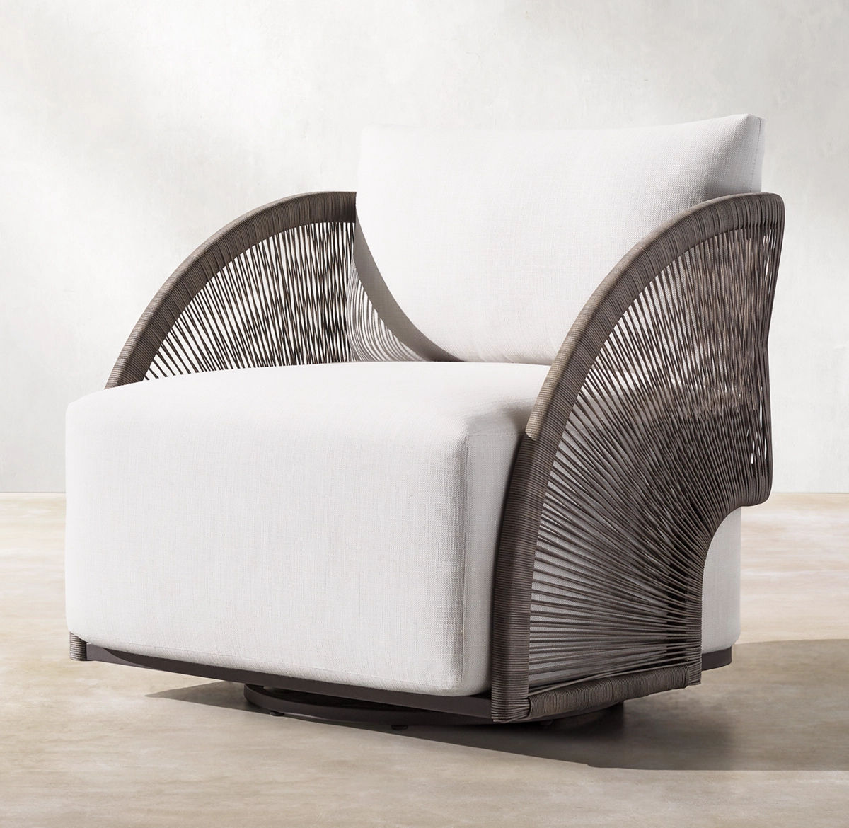 Outdoor Wicker Swivel Lounge Chair with Cushions, Modern Patio Armchair