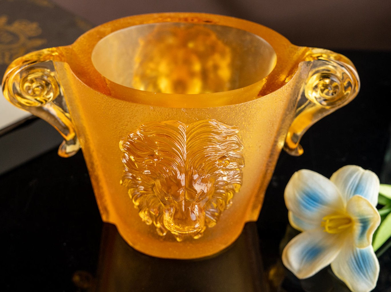 Amber Crystal Lion Vase Sculpted Urn Decorative Desktop Planter
