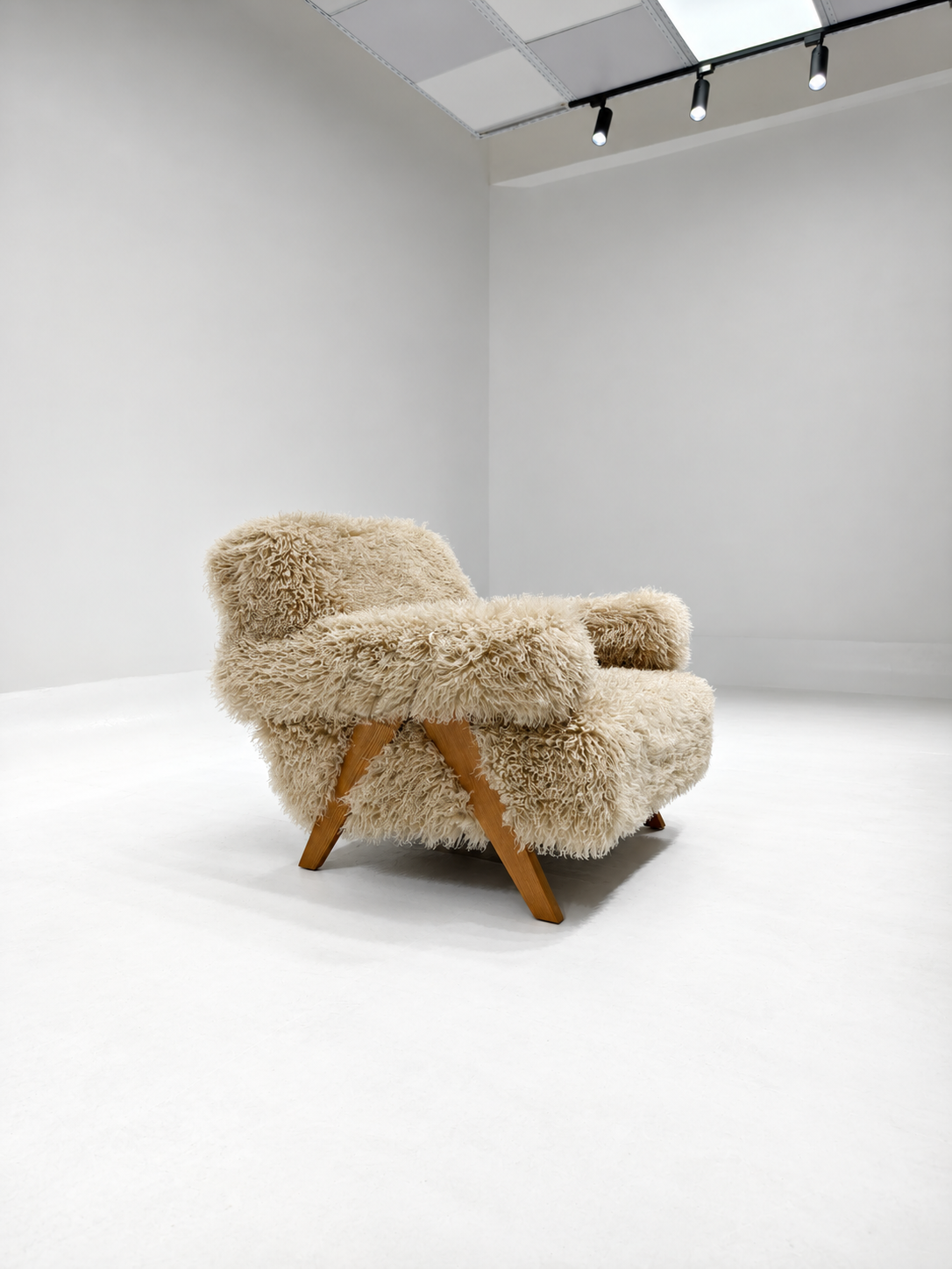Cream Shaggy Accent Chair, Plush Lounge Armchair with Wooden Legs
