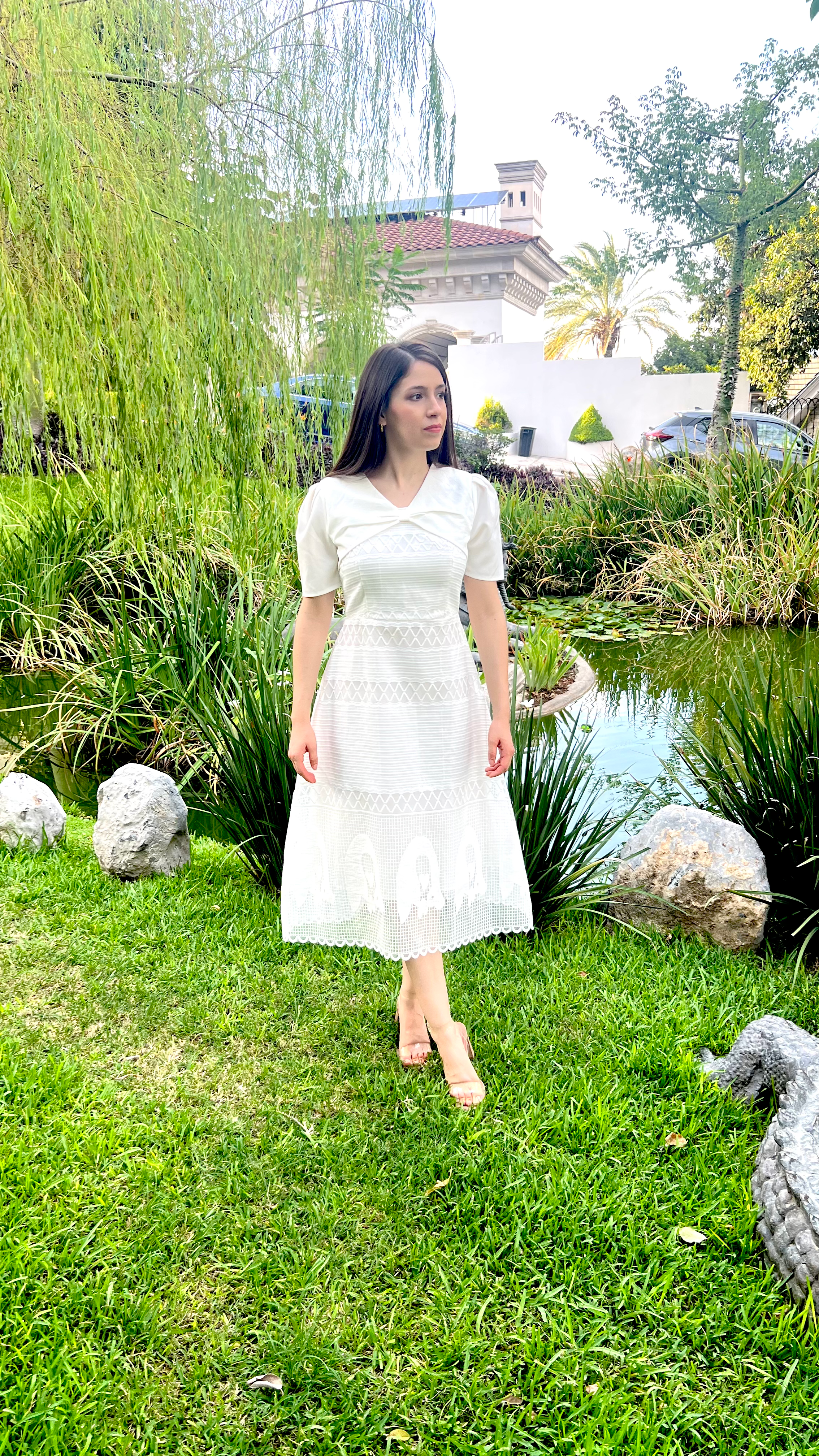 Vestido encaje/ bordado blanco moño