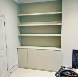 Storage unit with shelves