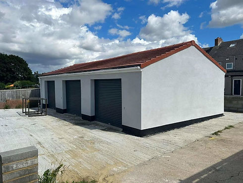 Garage space with 3 shutters