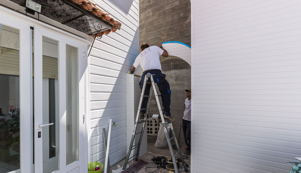 Descubra cómo realizamos la instalación de sus ventanas, puertas