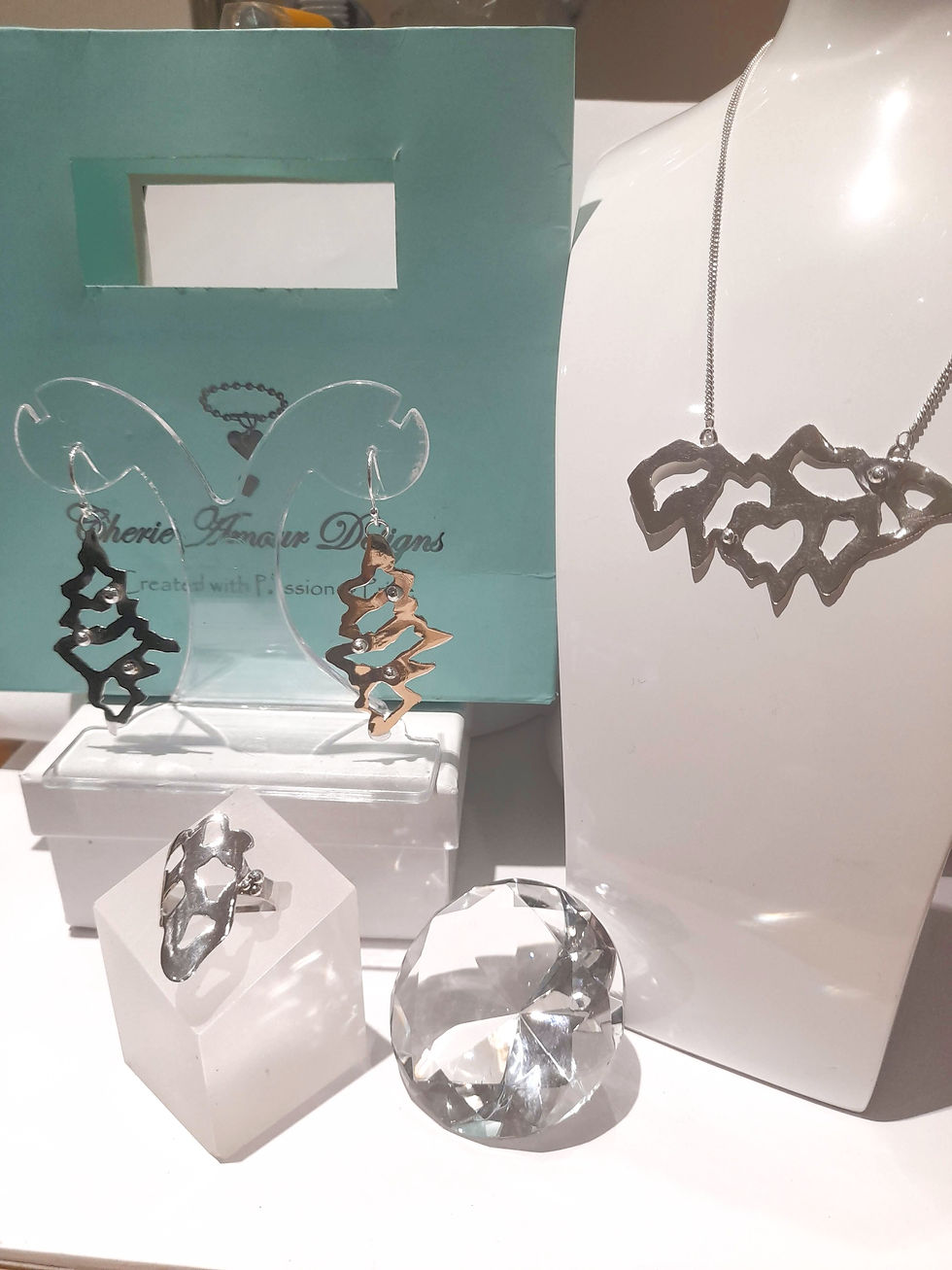 Thumbnail: Ebb and Flow Necklace