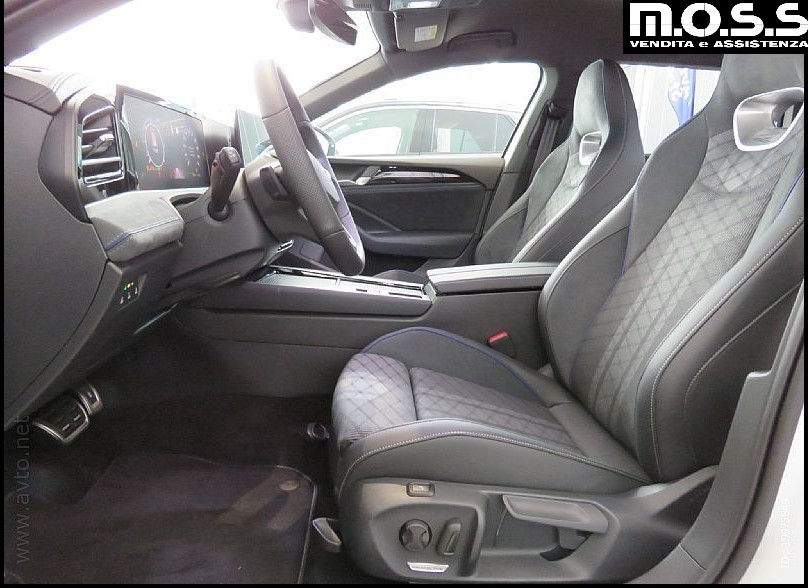 Miniatura: VOLKSWAGEN PASSAT VARIANT 2000 TDI DSG RLINE KM 0