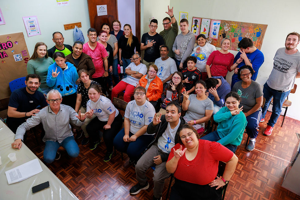 Instituição Geny Ribas recebe palestra sobre a história do teatro ocidental