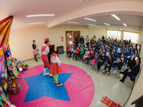 Centenas de alunos já vivenciaram “O Palhaço, a Bailarina e a Alegria de Estudar” nas escolas municipais