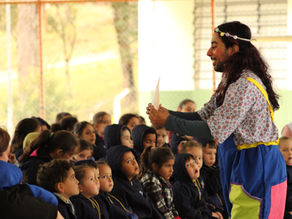 Biblioteca Gralha Azul leva mais de 500 livros e atividades culturais para escolas rurais de Ponta Grossa