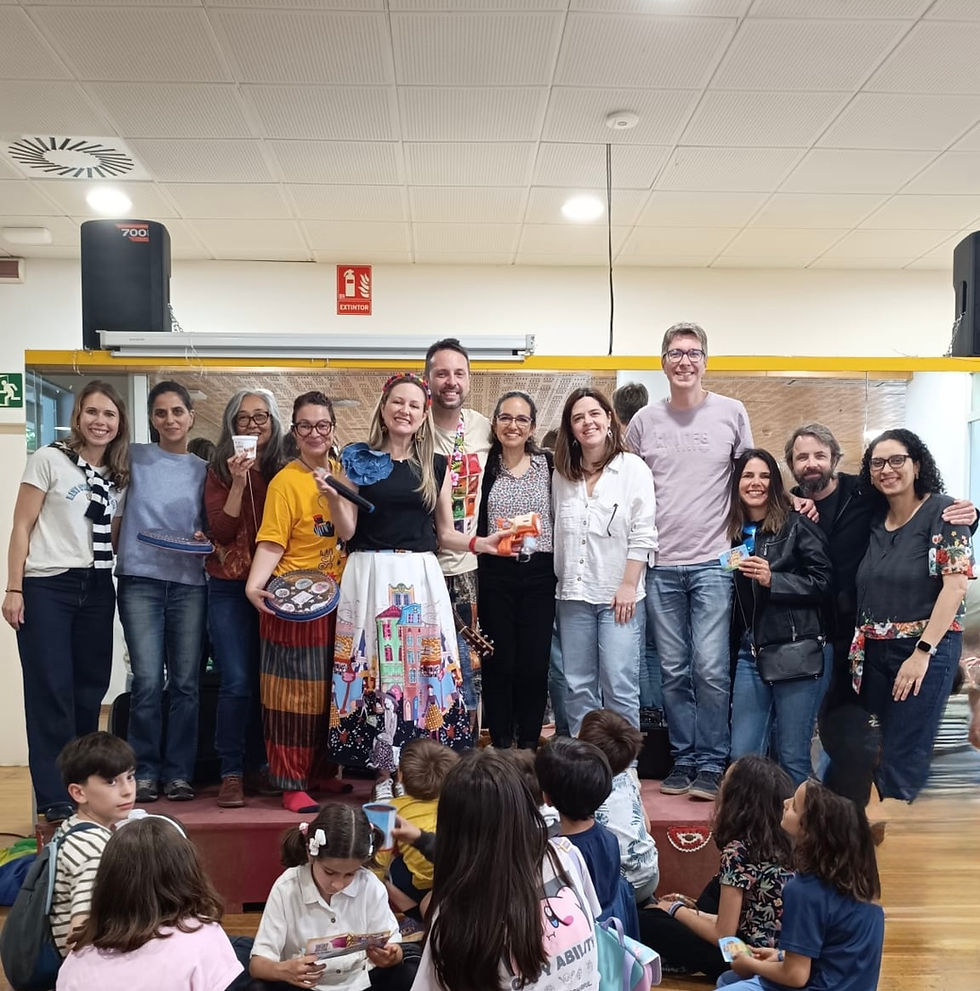 Banda Casa Cantante realiza primeiro show na Europa e leva música brasileira a famílias na Espanha