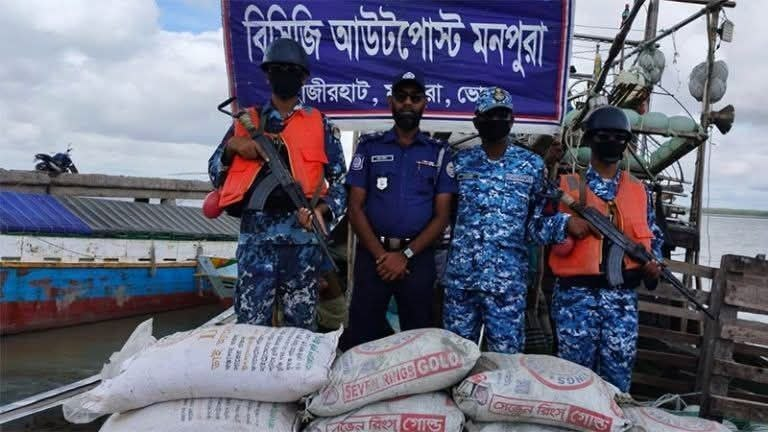 Boat Carrying Construction Materials and Fertilizers to Be Exported to Arakan Arrested in Bangladesh