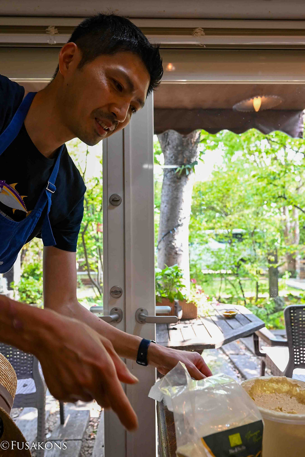 Anche il pane è fatto in casa, con farina siciliana e lievito naturale, frutto di una scelta accurata.