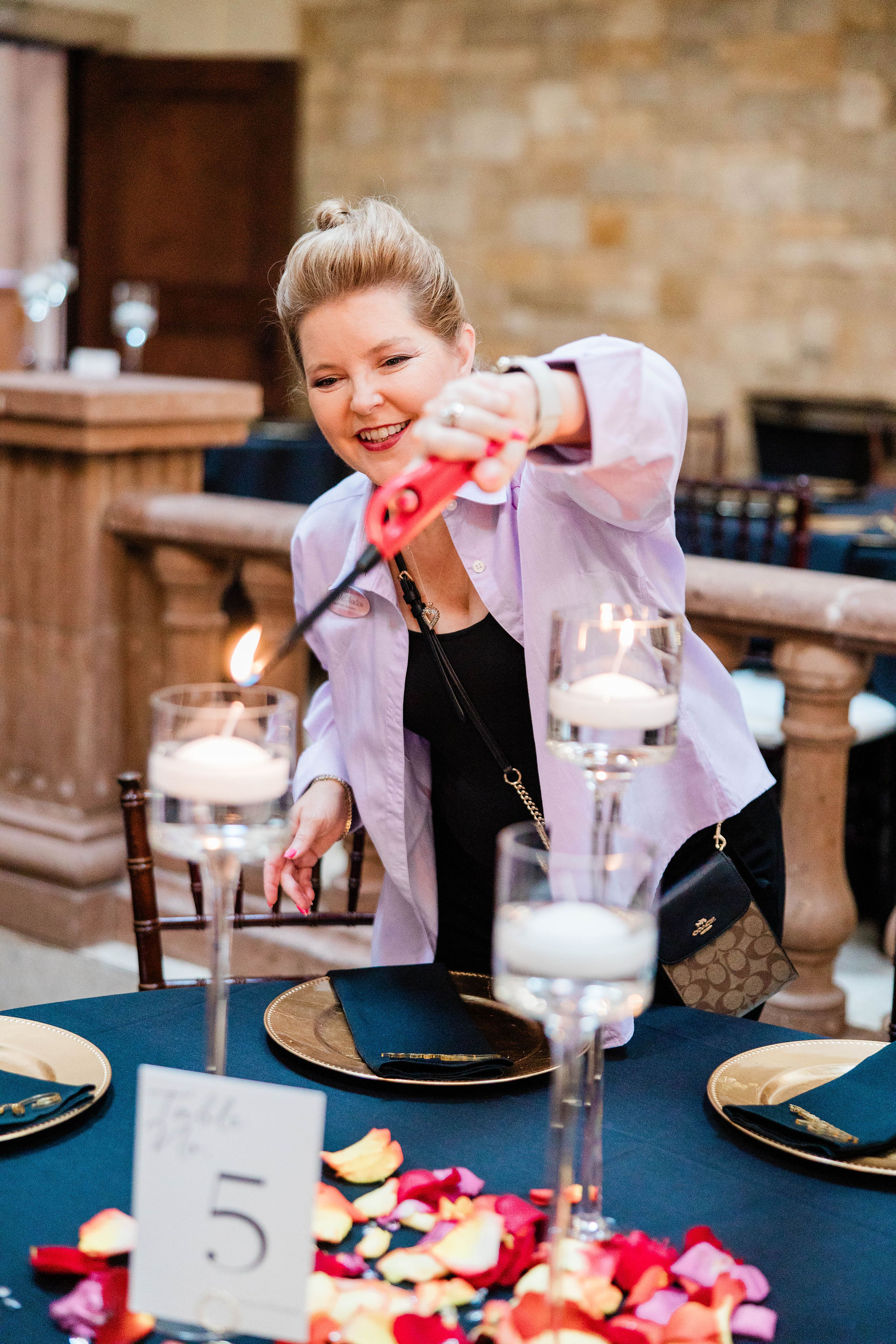 wedding planner lighting candles
