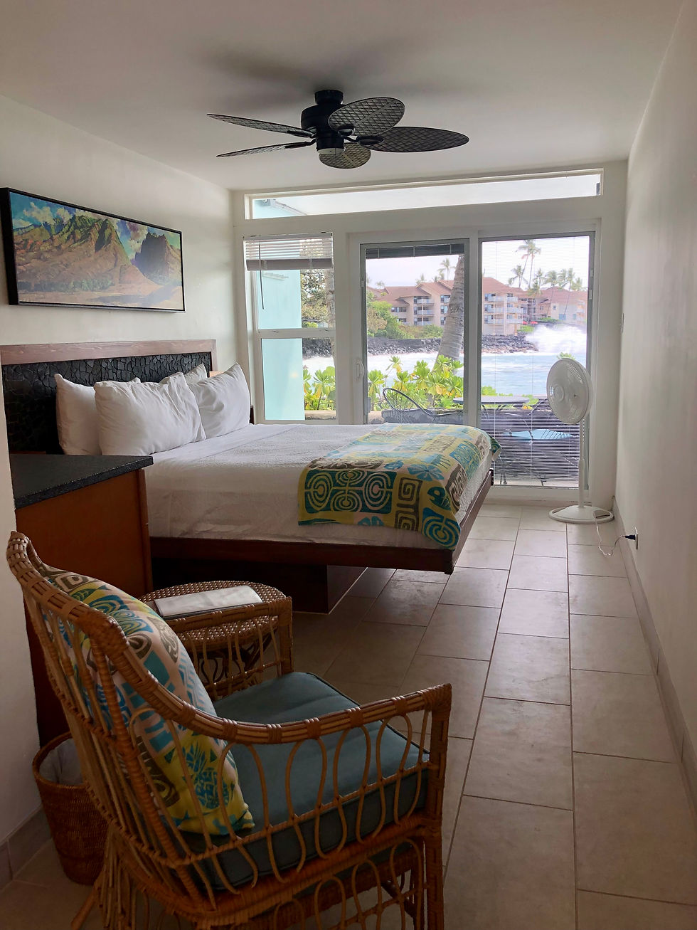 King Petite with Oceanfront Lanai
