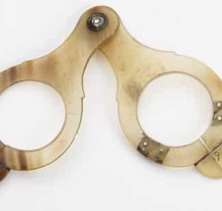 Histoire des lunettes: Bésicles clouantes