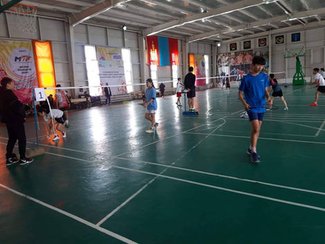 Улаанбаатар хотын өсвөр үеийн аварга шалгаруулах бадминтоны тэмцээнээс медаль хүртэцгээлээ