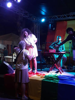 39876020_2029169053782742_70720285103357