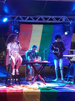 39811076_2029168937116087_74864714826425