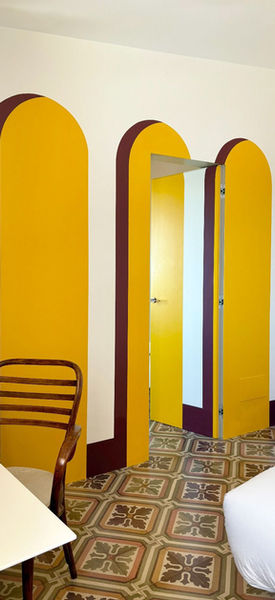 Porta invisibile filo parete - Tema archi