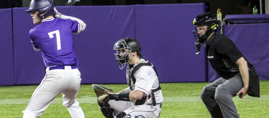 Tommie baseball sweeps UW-La Crosse, Olean gets 300th win