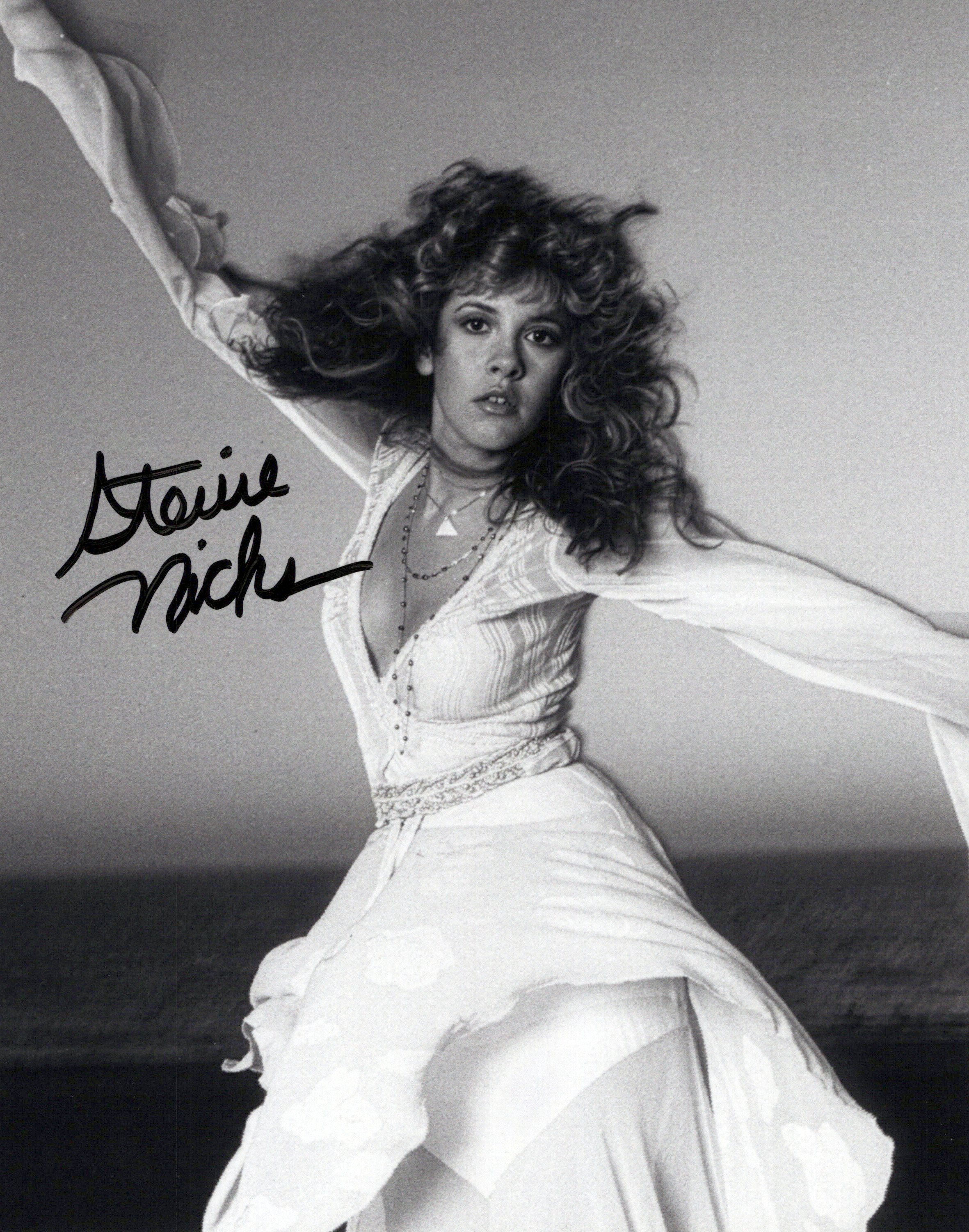 Stevie Nicks signed 8x10 photo.