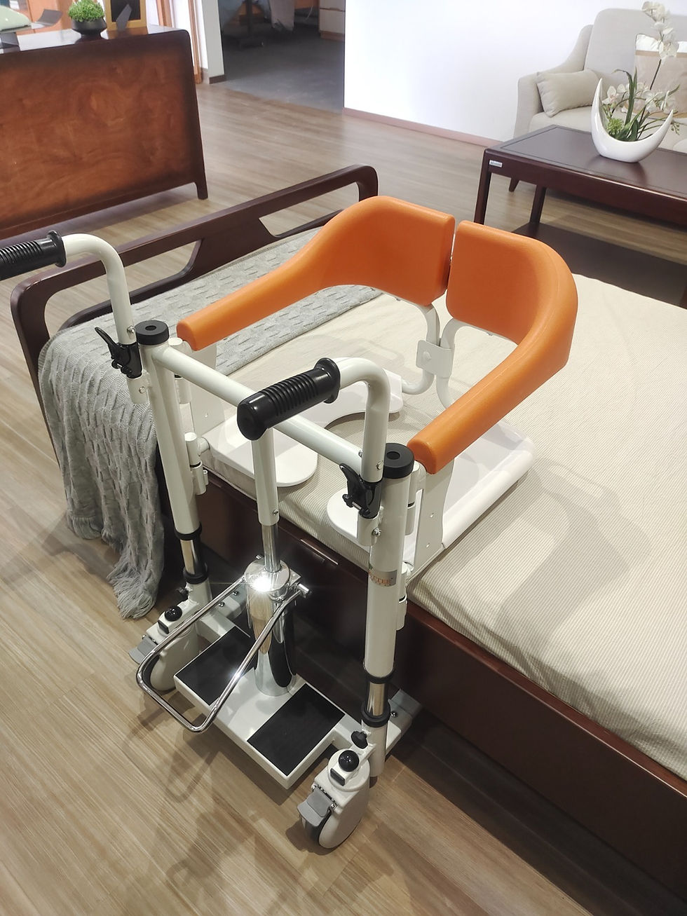 Miniatura: Silla de transferencia con elevación hidráulica